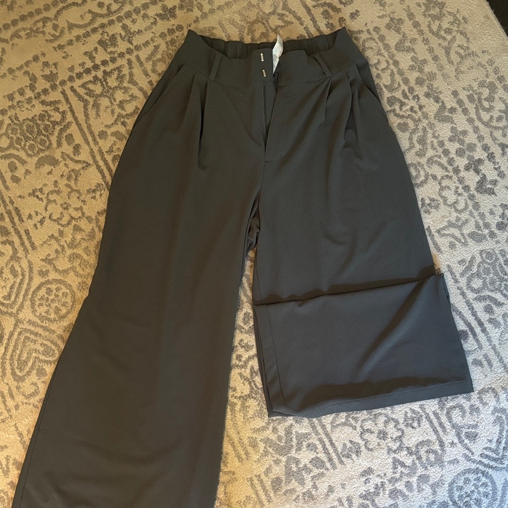 ALO Yoga Dark Green Pants